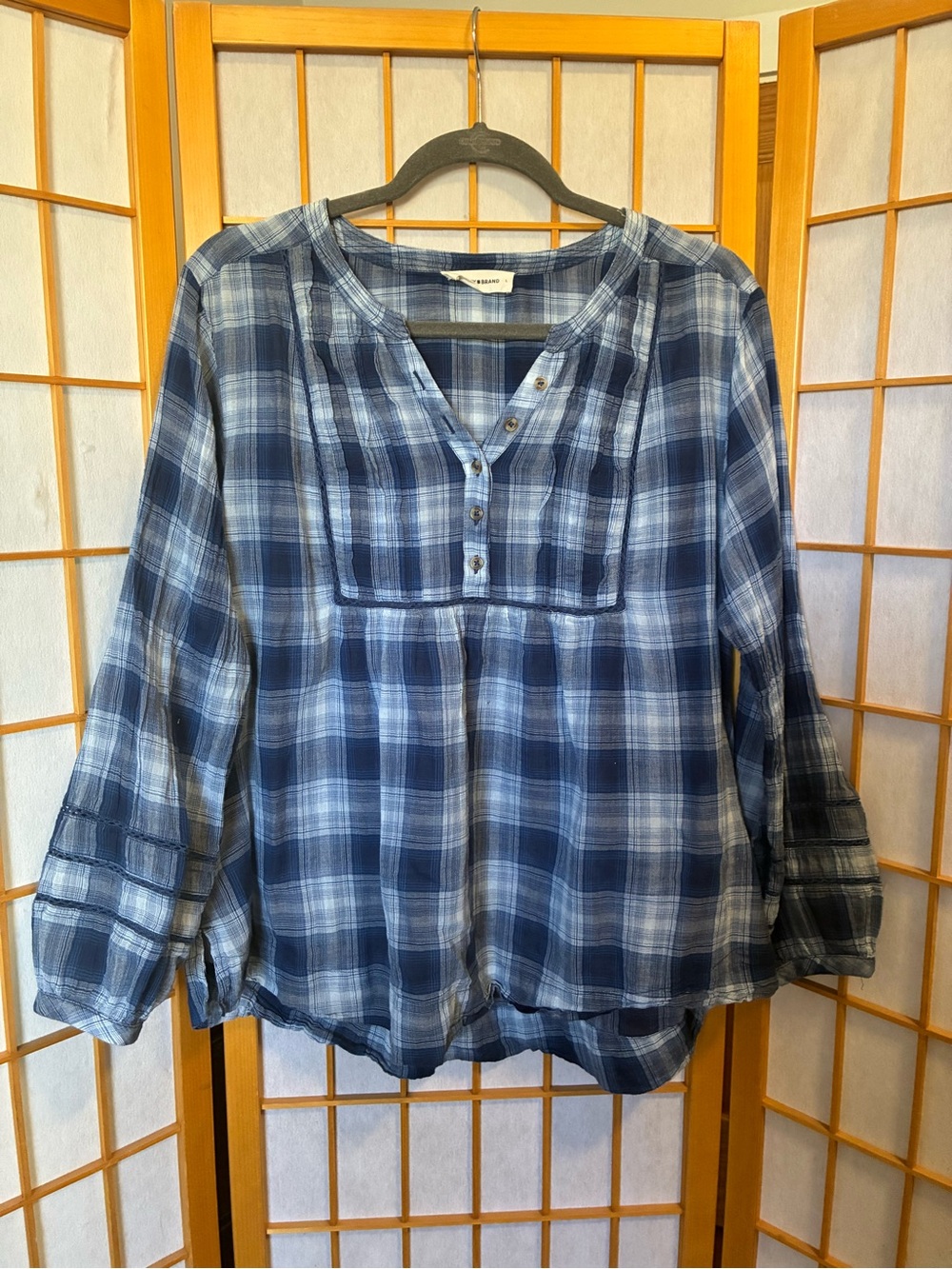 Lucky Brand long sleeve lightweight blouse